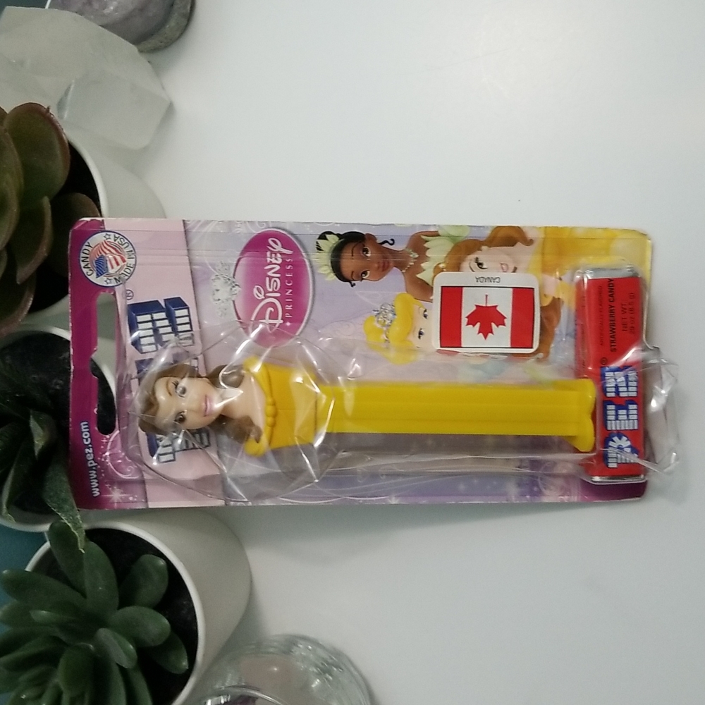 Pez candy dispenser disney princess belle NWT